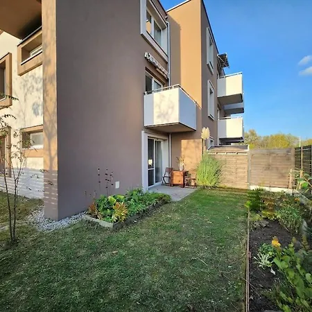 Wygodne M Z Ogrodkiem Apartment Rzeszow Exterior photo